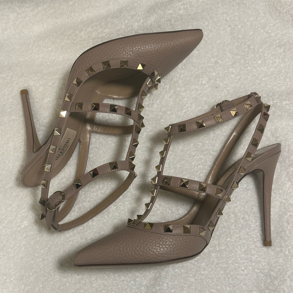 Valentino Garavani Rockstud Ankle Strap Pump Nude/Cream